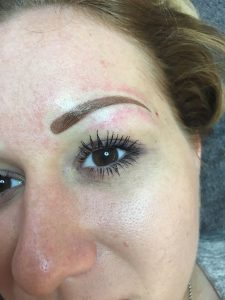 Permanent Make-up Augenbrauen direkt nach der Behandlung